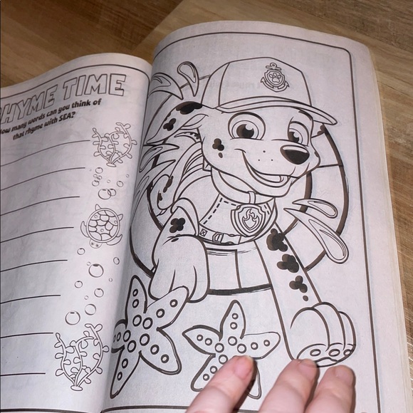 Nickelodeon PAW Patrol Doggie Divers Coloring Book - Picture 15 of 16
